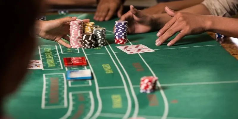 Hướng dẫn cách tính điểm và luật chơi Baccarat dễ hiểu